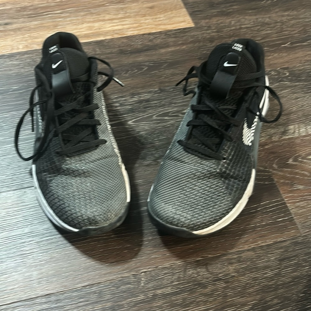 Nike react men’s tennis shoes. Size 12